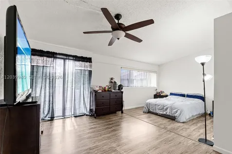 4293 N 76th Avenue Davie FL 33024