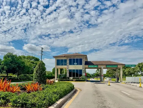 500 SW 130th Terrace Pembroke Pines FL 33027