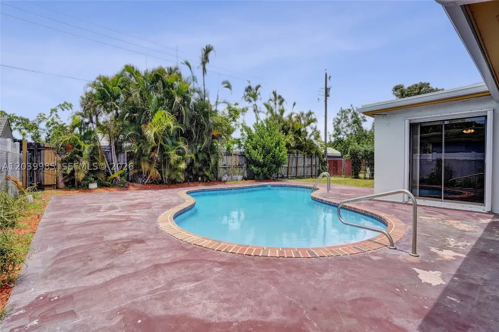 1530 N 73rd Avenue Hollywood FL 33024