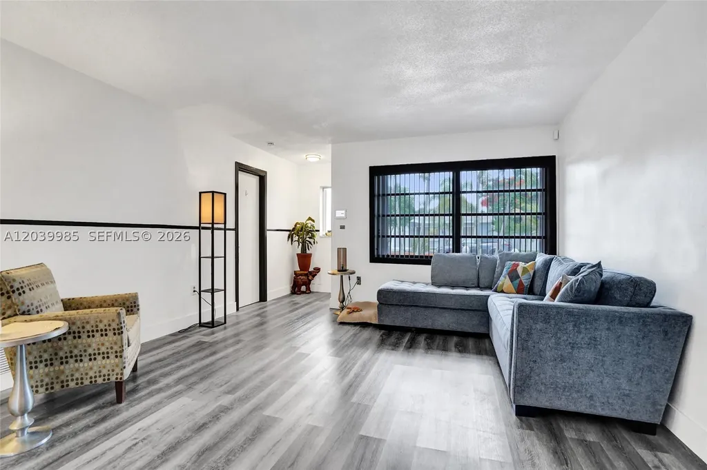 1530 N 73rd Avenue Hollywood FL 33024