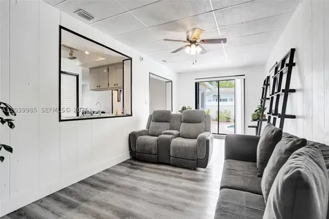 1530 N 73rd Avenue Hollywood FL 33024