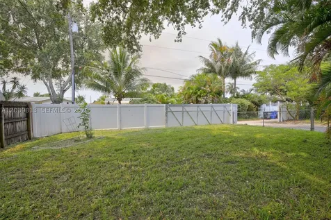 5511 Taylor Street Hollywood FL 33021