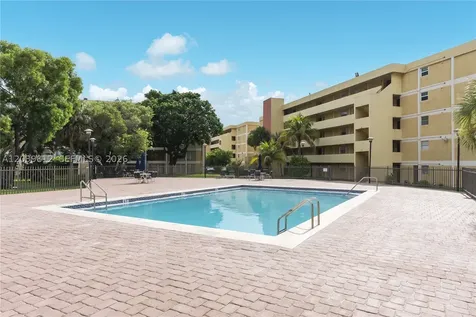 9180 Fontainebleau Boulevard Miami FL 33172