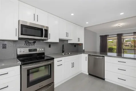 6653 SW 140th Avenue Miami FL 33183