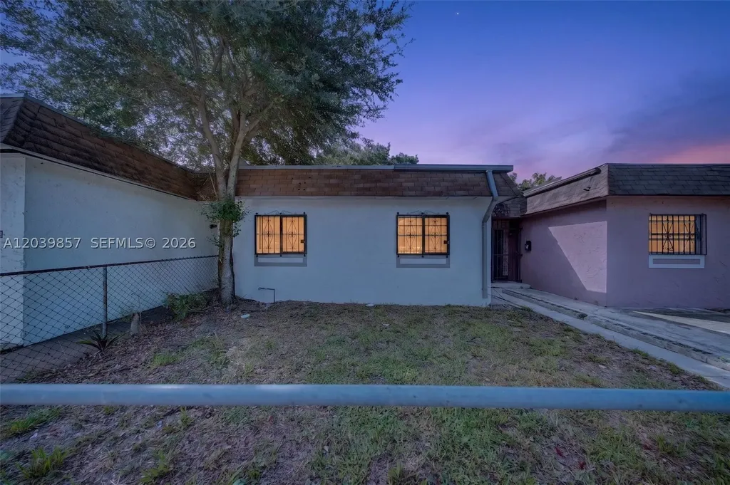 3856 NW 207 St Road Miami Gardens FL 33055