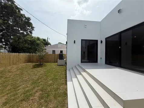 1860 NW 48th Street Miami FL 33142
