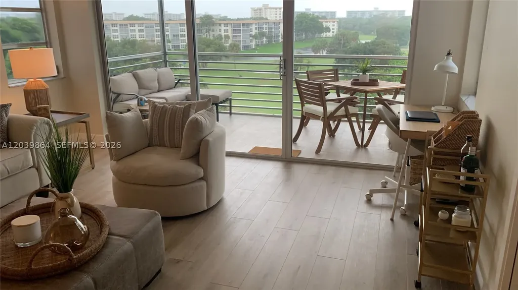 3520 Oaks Way Pompano Beach FL 33069