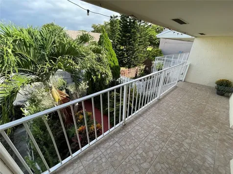8480 SW 154th Cir Court Miami FL 33193