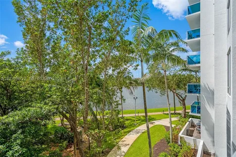 2641 N Flamingo Road Sunrise FL 33323