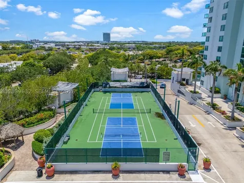 2641 N Flamingo Road Sunrise FL 33323