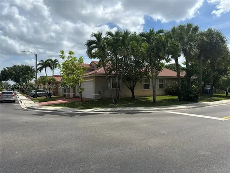 1579 SW 105th Avenue Pembroke Pines FL 33025