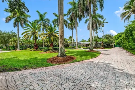 11900 SW 63rd Avenue Pinecrest FL 33156