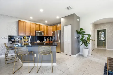 324 NE 194th Lane Miami FL 33179