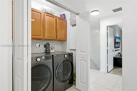 324 NE 194th Lane Miami FL 33179