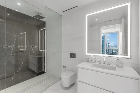 300 Biscayne Blvd Way Miami FL 33131