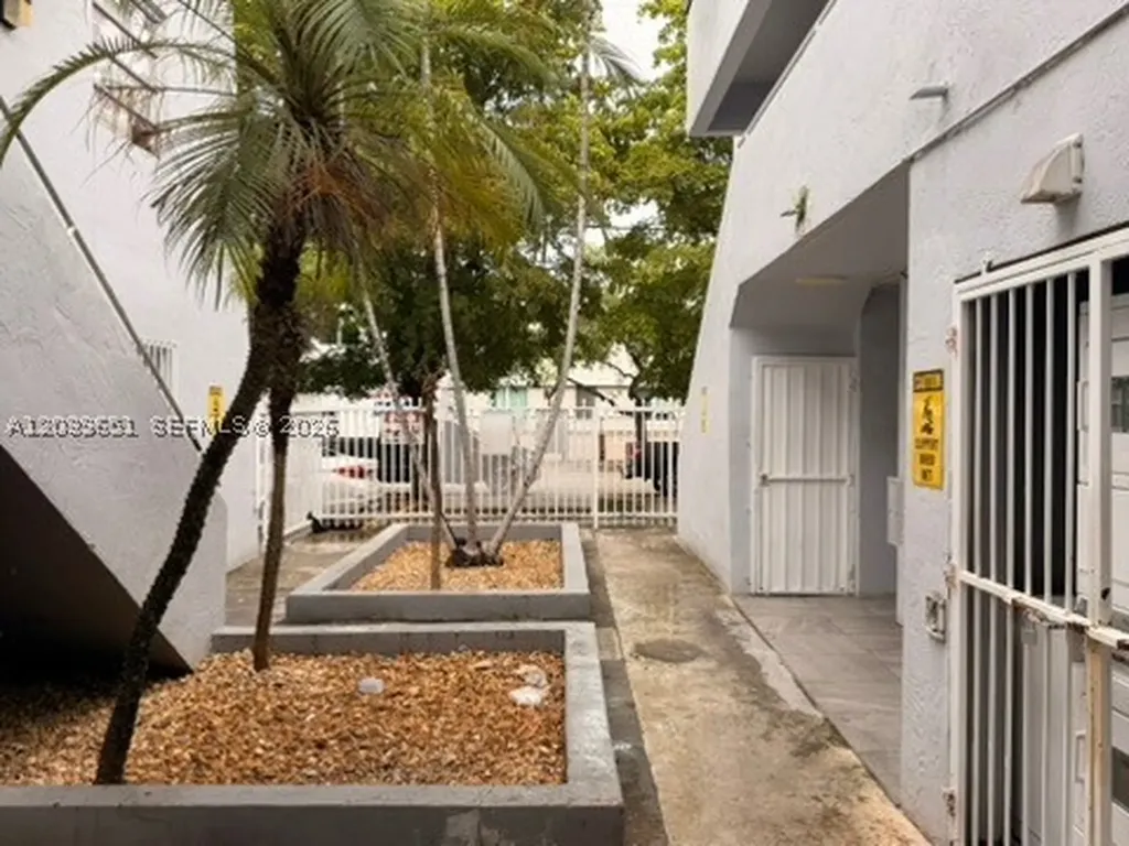 2400 NW 22nd Court Miami FL 33142