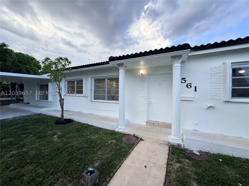 561 W 39th Street Hialeah FL 33012