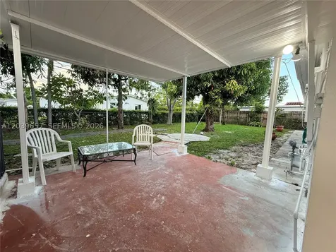 561 W 39th Street Hialeah FL 33012