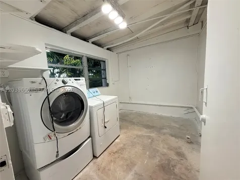 561 W 39th Street Hialeah FL 33012