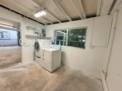 561 W 39th Street Hialeah FL 33012