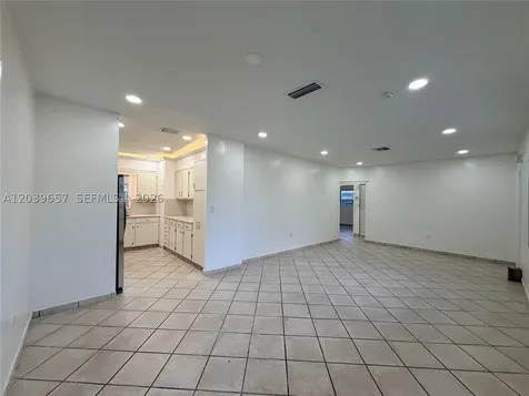 561 W 39th Street Hialeah FL 33012