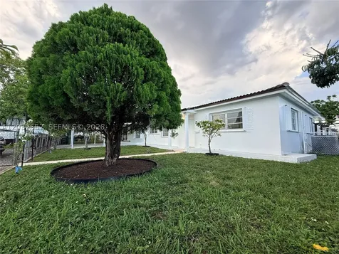 561 W 39th Street Hialeah FL 33012