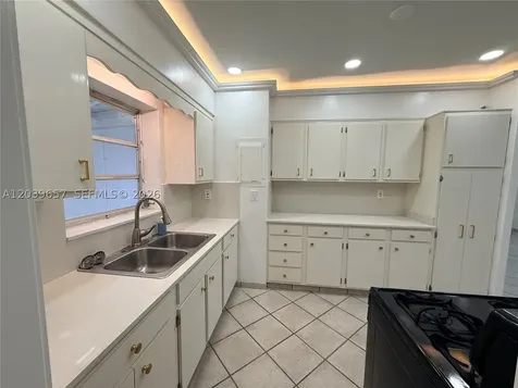 561 W 39th Street Hialeah FL 33012