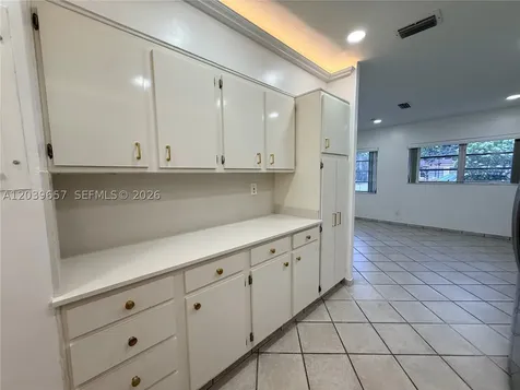 561 W 39th Street Hialeah FL 33012