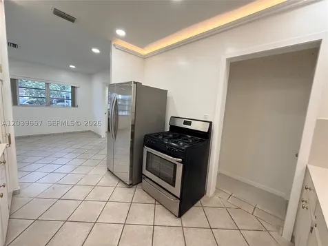 561 W 39th Street Hialeah FL 33012