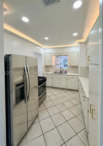 561 W 39th Street Hialeah FL 33012