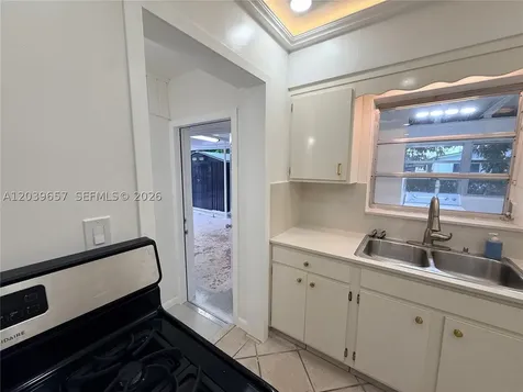561 W 39th Street Hialeah FL 33012