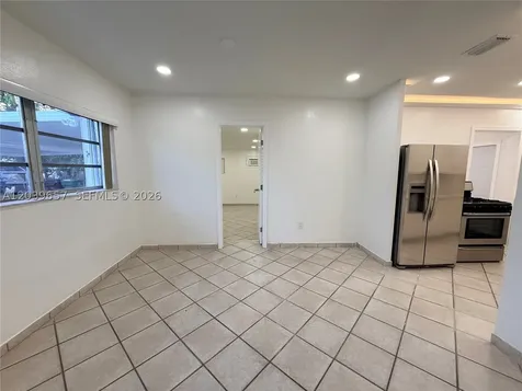 561 W 39th Street Hialeah FL 33012