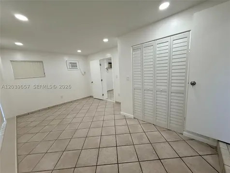 561 W 39th Street Hialeah FL 33012