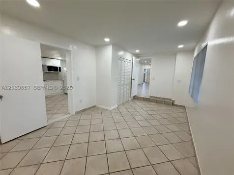 561 W 39th Street Hialeah FL 33012