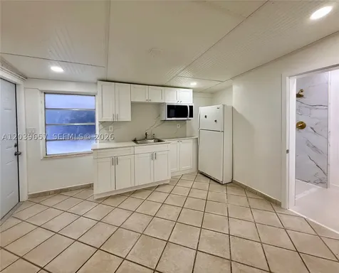 561 W 39th Street Hialeah FL 33012