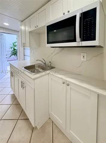 561 W 39th Street Hialeah FL 33012