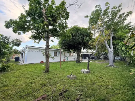 561 W 39th Street Hialeah FL 33012