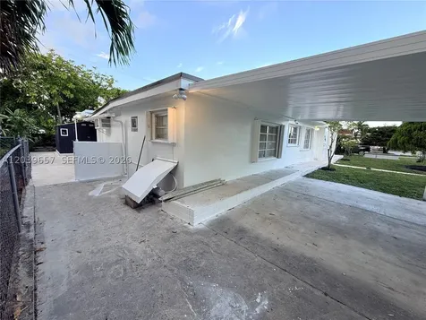 561 W 39th Street Hialeah FL 33012