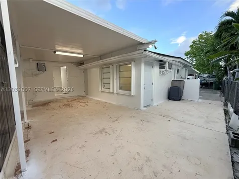 561 W 39th Street Hialeah FL 33012