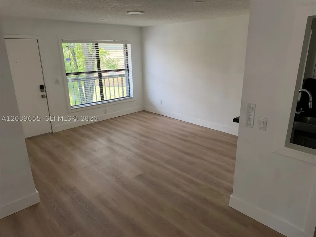 2735 W 66th Street Hialeah FL 33016