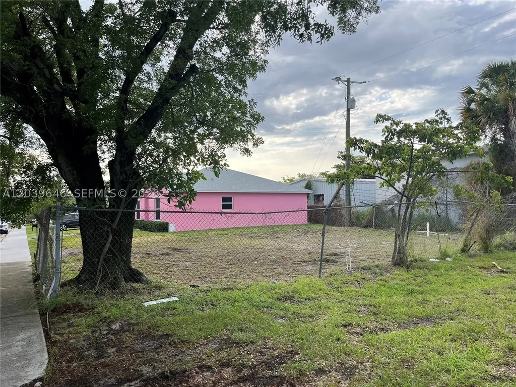 535 Lilac Court West Palm Beach FL 33407