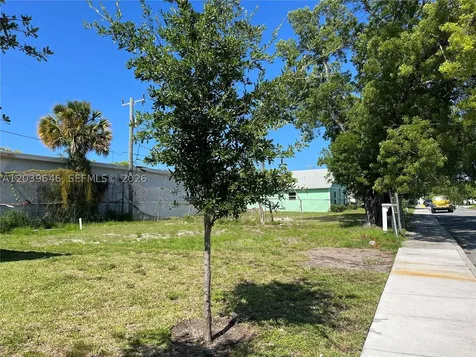 535 Lilac Court West Palm Beach FL 33407