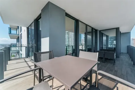 68 SE 6th Street Miami FL 33131