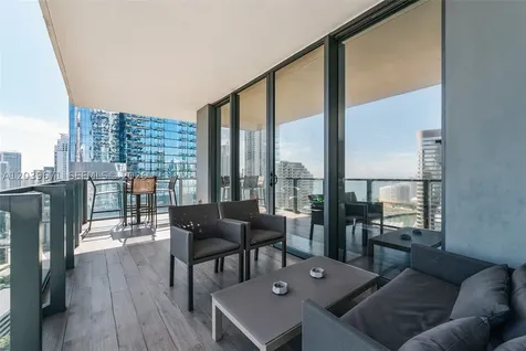 68 SE 6th Street Miami FL 33131