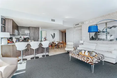 68 SE 6th Street Miami FL 33131