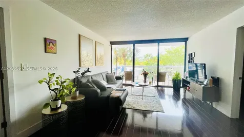3701 N Country Club Drive Aventura FL 33180