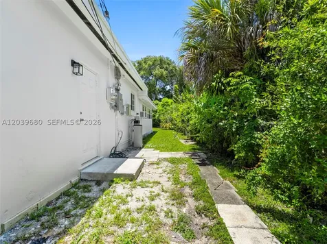 110 NE 152nd Street Miami FL 33162
