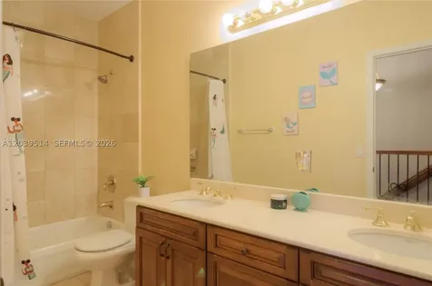 22131 SW 87 Place Cutler Bay FL 33190