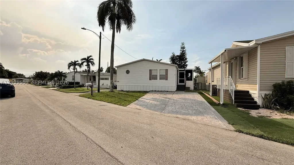 8631 SW 18th Place Davie FL 33324
