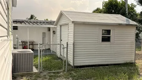 8631 SW 18th Place Davie FL 33324